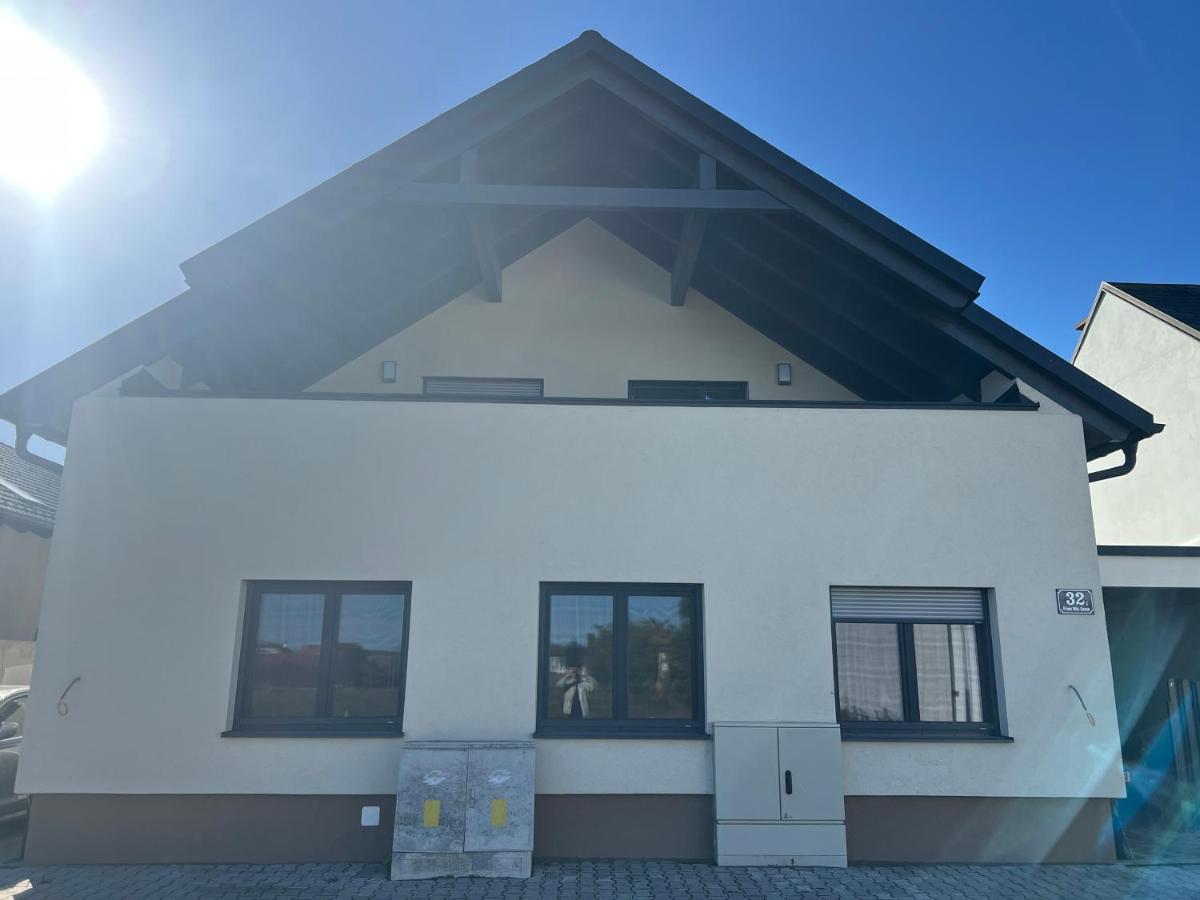 Ruhige Grüne Oase bei Flughafen Schwechat Exterior foto