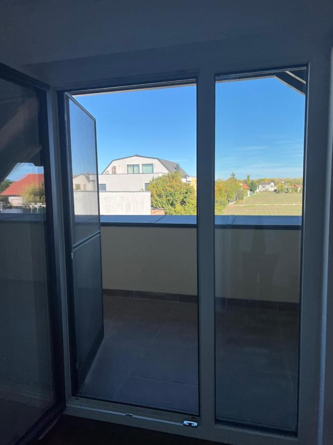 Ruhige Grüne Oase bei Flughafen Schwechat Exterior foto